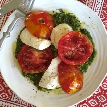 Caprese salad with tomatoes and mozzarella cheese